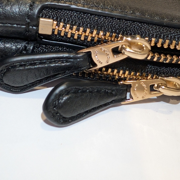 Coach Black Leather Wristlet with Double Gold Zipper - GUC - Picture 13 of 13